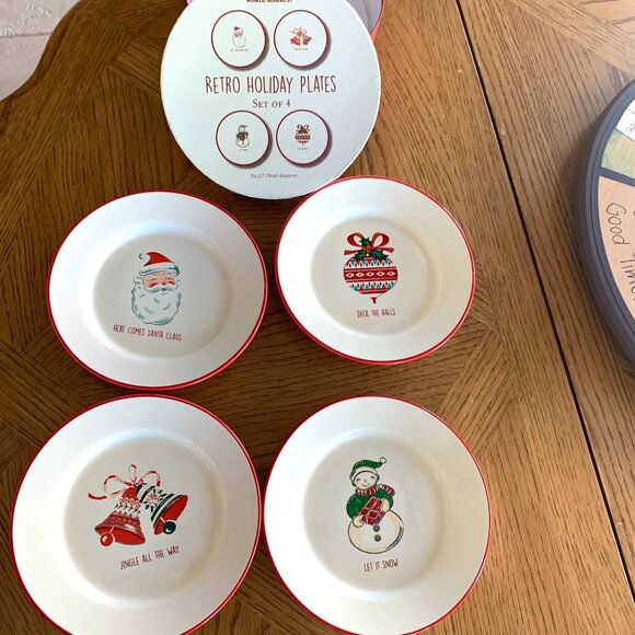 Christmas Holiday Festive Retro Plates Set 4 World Market - Picture 2 of 8